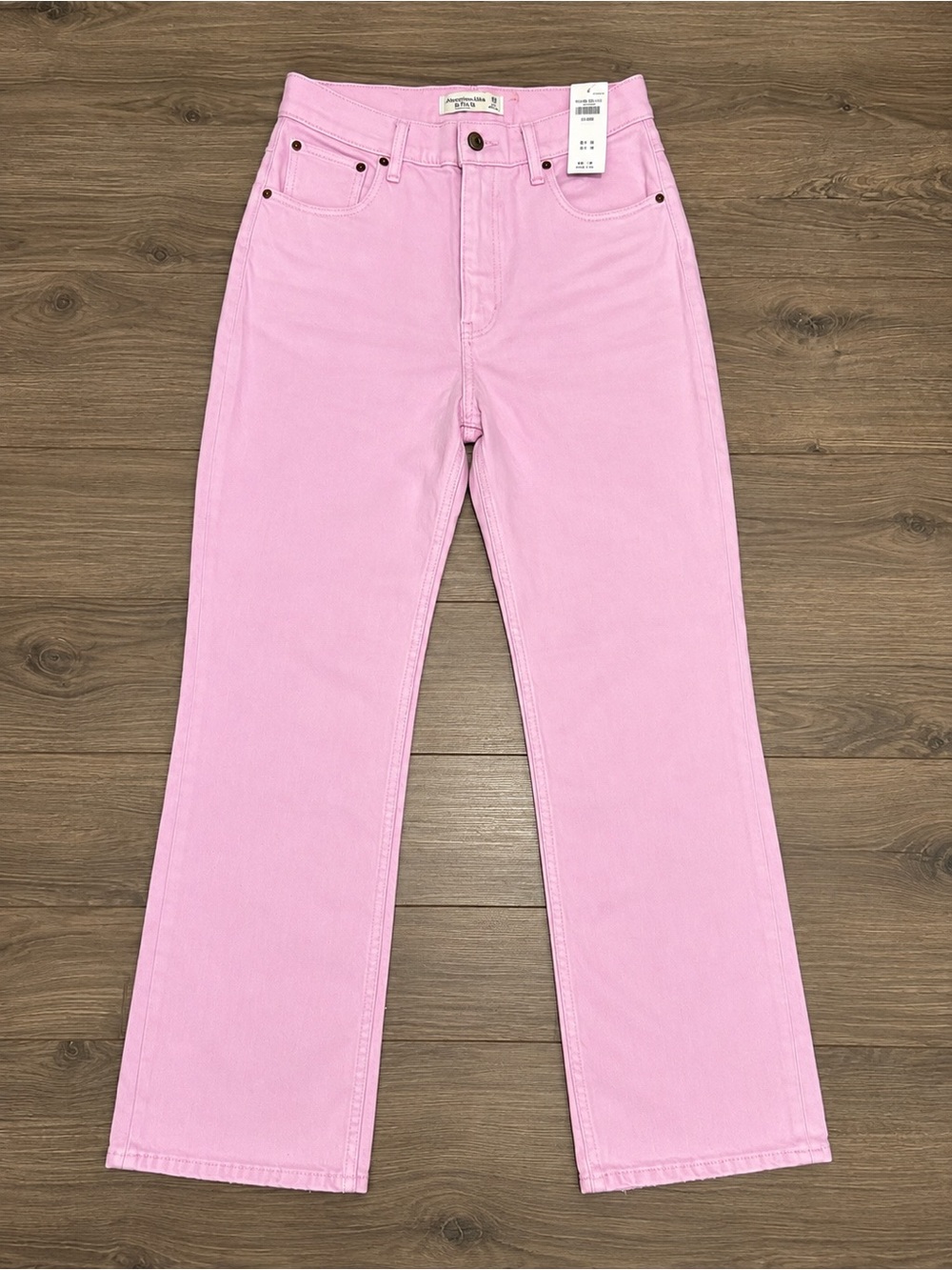 NWT Abercrombie & Fitch 90s Straight Jeans – Size 28 Short